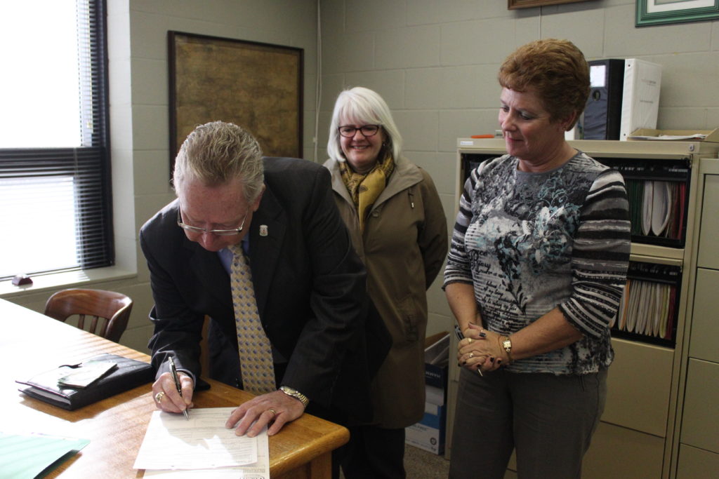 <p>Susan Quaiff and County clerk Kim White look on as Mayor Robert Quaiff files paperwork to run for mayor back in 2014.</p>
