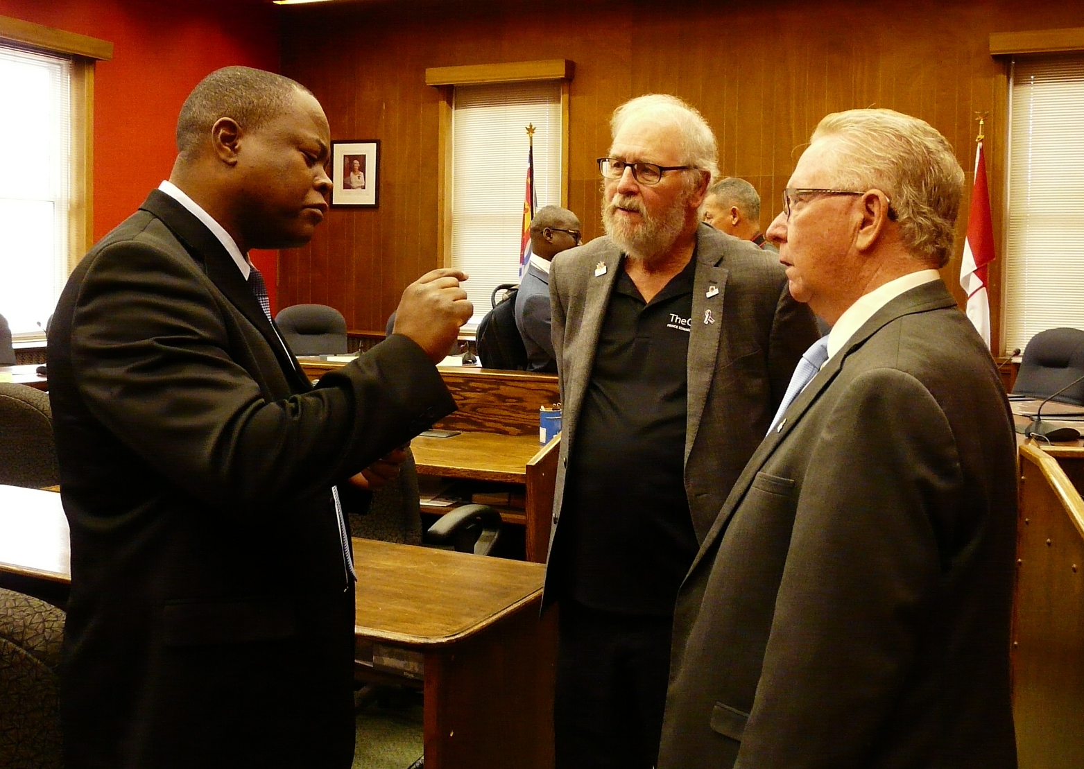 <p>Kouga Local Municipality councillor Bryan Dhludhlu speaks with councillor Gord Fox and Mayor Robert Quaiff on Oct. 23. (submitted photo)</p>
