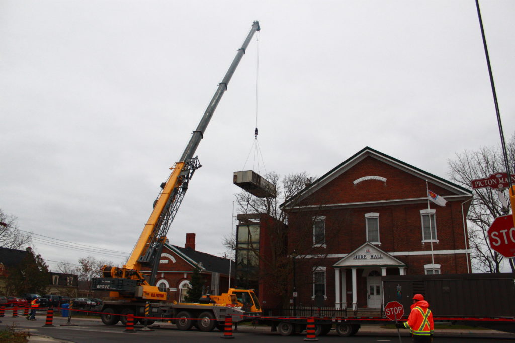 <p>Work crews use a large crane to remove an old HVAC unit at Shire Hall on Wednesday morning. (Chad Ibbotson/Gazette staff)</p>
