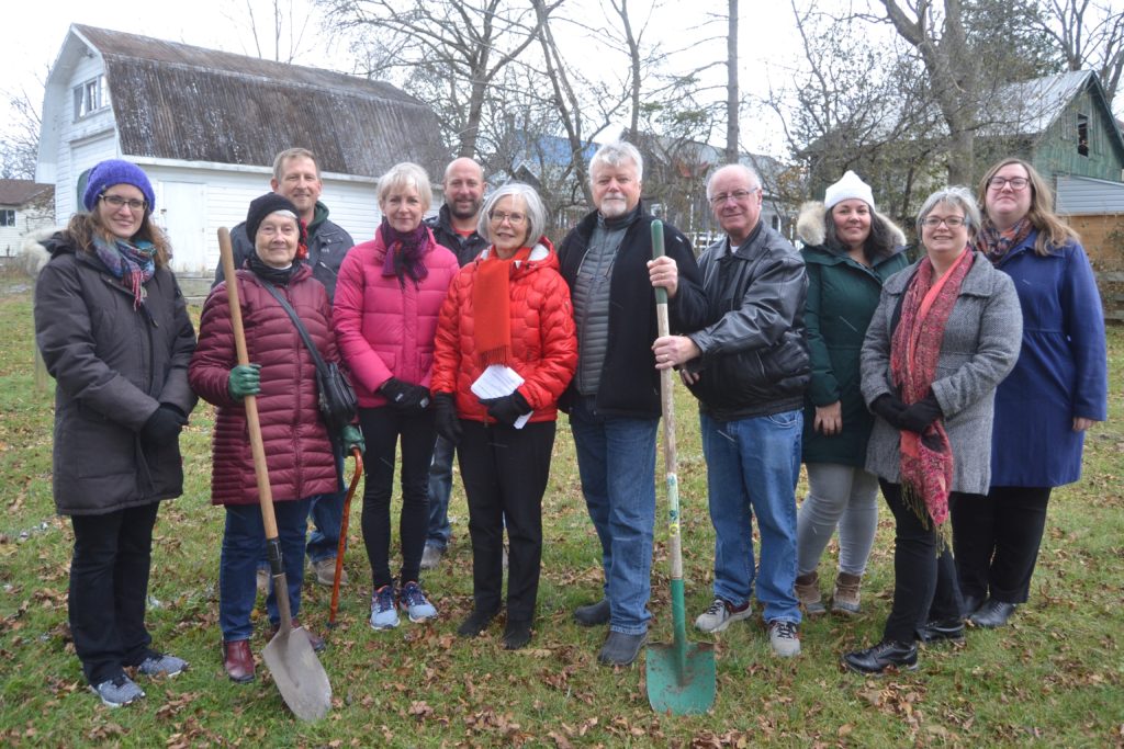 <p>GARDEN PARTY- Supporters of the Friends of the Wellington Heritage Museum Garden Project join in a ceremonial groundbreaking on Monday morning. (Jason Parks/Gazette Staff)</p>
