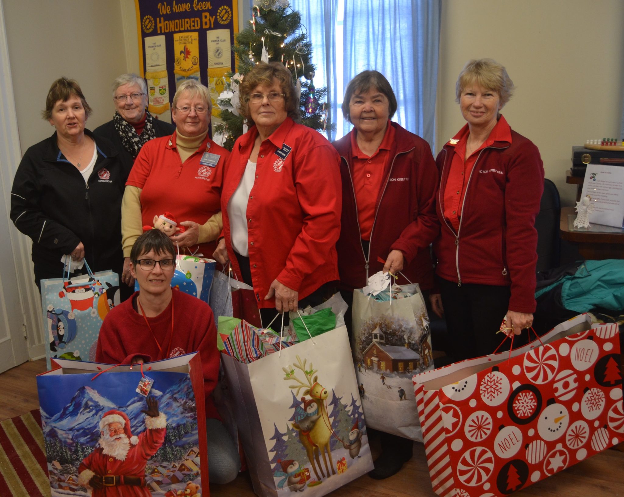 <p>KINETTES AT CHRISTMAS- The Kinette Club of Picton once again selected a number of Angels off the Angel Tree this season. Delivering gifts to Campaign Organizer (second from left) Sue Rose are members (From left) Kerry Reynolds, Gayle Osborne, Jean Thompson, Dorothy Benbow, Barbara Kennedy and Susan Eastbury. (Jason Parks/Gazette Staff)</p>

