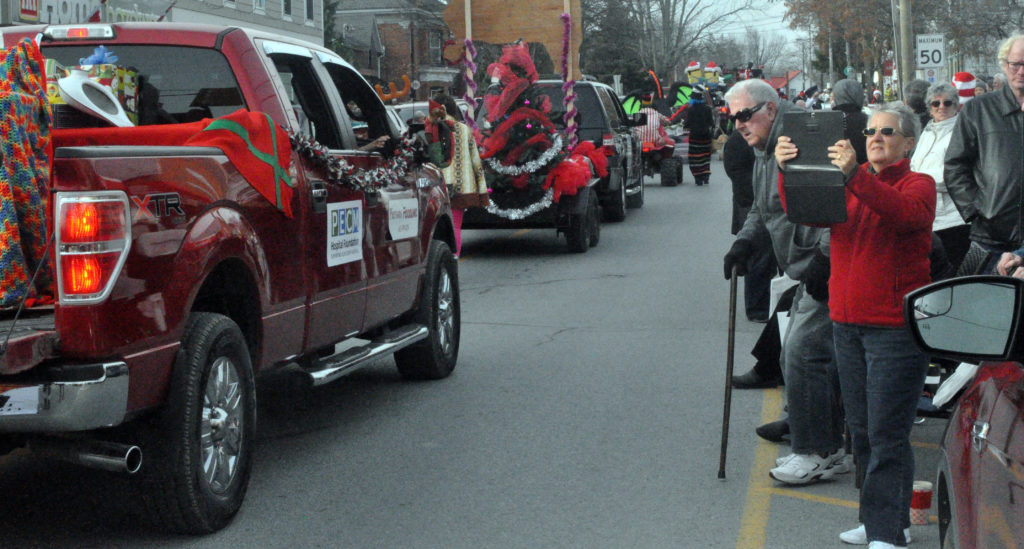 <p>In the spirit – Wellington residents lined the streets for the annual Whoville Santa Claus parade Saturday. (Adam Bramburger/Gazette staff)</p>
