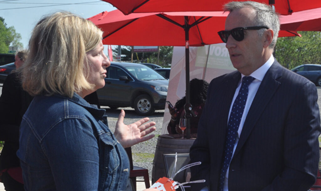 <p>Local food backers – FreshSpoke founder Marcia Woods talks about how her company can help food producers distribute products more efficiently and effectively with Bay of Quinte MP Neil Ellis. (Adam Bramburger/Gazette staff)</p>
