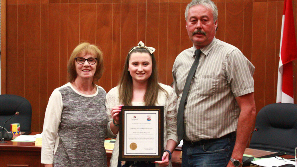 <p>Acting mayor Dianne O’Brien presents Kelli-Anne Maycock with a civic recognition award. Maycock was nominated by councillor Brad Nieman. (Chad Ibbotson/Gazette staff)</p>
