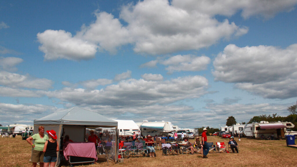 <p>Spectators take in the 2017 Prince Edward County Country Jamboree in Cherry Valley. (Chad Ibbotson/Gazette staff)</p>

