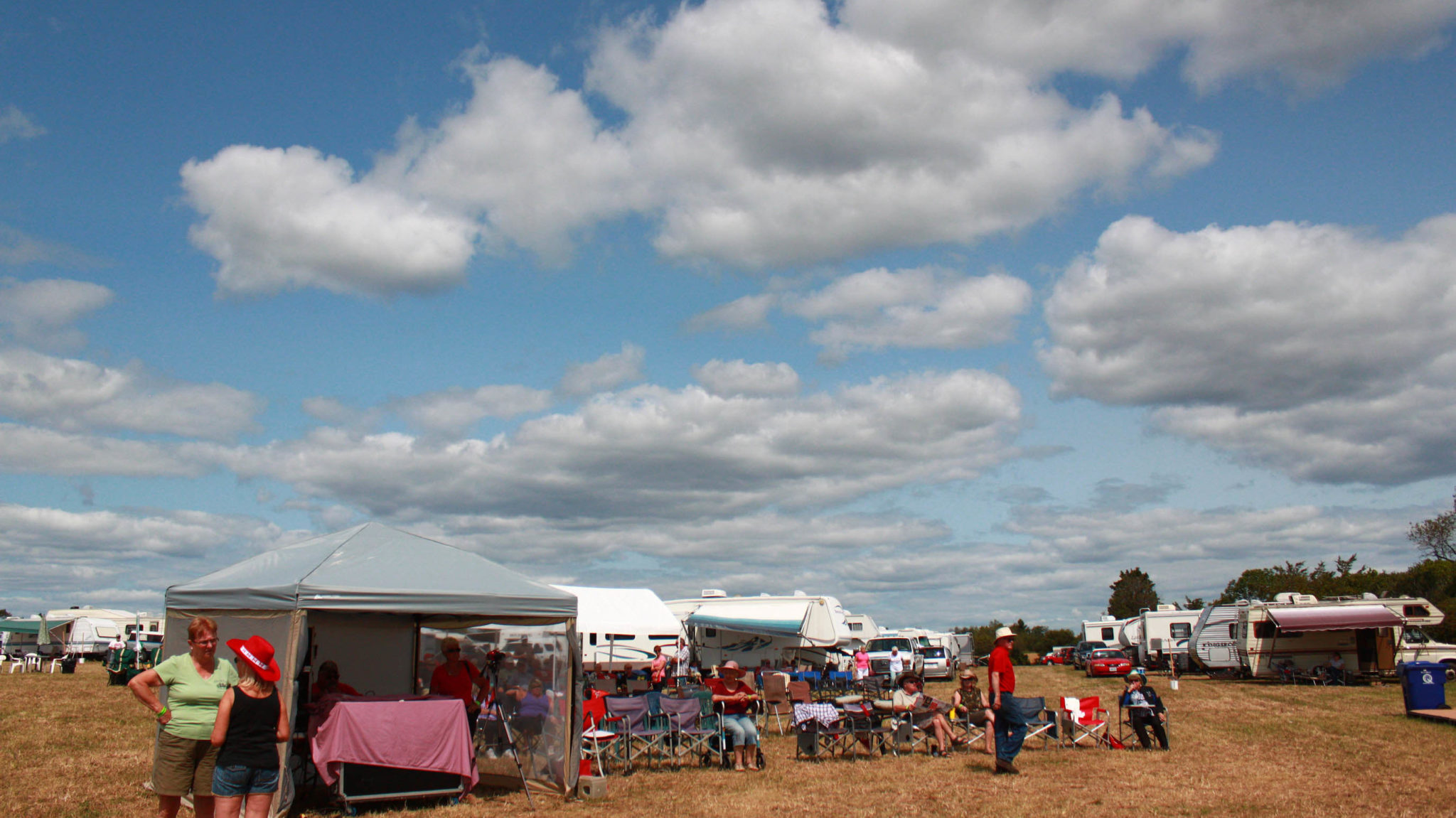 <p>Spectators take in the 2017 Prince Edward County Country Jamboree in Cherry Valley. (Chad Ibbotson/Gazette staff)</p>
