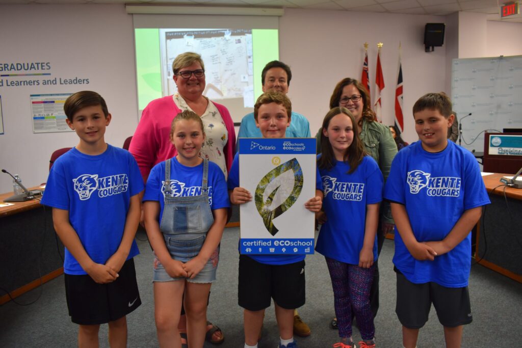 <p>GREEN THUMBS- Ecologically-minded learning has been taking place at Kente Public School this year and on Monday, students had an opportunity to share with school board trustees. Pictured are (Back Row, from left) Kente principal Annette Huizinga, teacher Cassie Lyon, HPEDSB Instructional coach Theresa Hadely,  (Front Row from left) Noah Roy, Kallie McCormack, Kyle Bartlett, Sadie Rosetti-Copeland and Judd Charbonneau. (Jason Parks/Gazette staff)</p>
