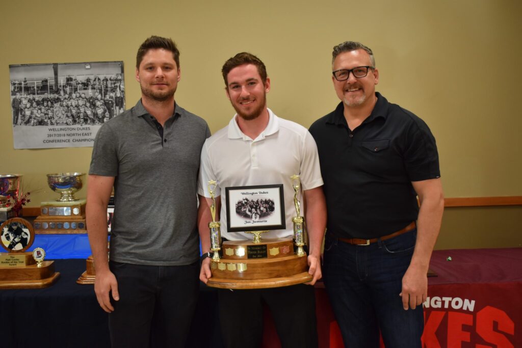 <p>A FAN FAVOURITE- Wellington Duke Team Captain Colin Doyle accepts his Foster Bailey Memorial Fan Favourite Award from coaches (Left) Derek Smith and (Right) John Druce. (Jason Parks/Gazette Staff)</p>
