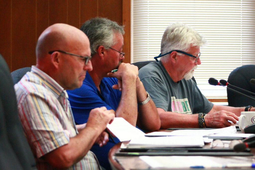 <p>Councillors Steve Ferguson and Bill Roberts introduced motions regarding the White Pines Wind Project on Thursday. (Chad Ibbotson/Gazette staff)</p>
