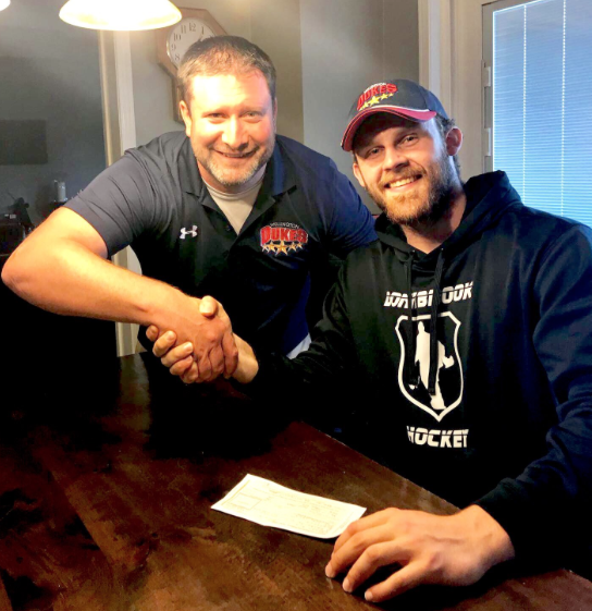 <p>Wellington Dukes General Manager Todd Reid and former netminder Olivier Lafreniere in 2019. (Wellington Dukes photo)</p>
