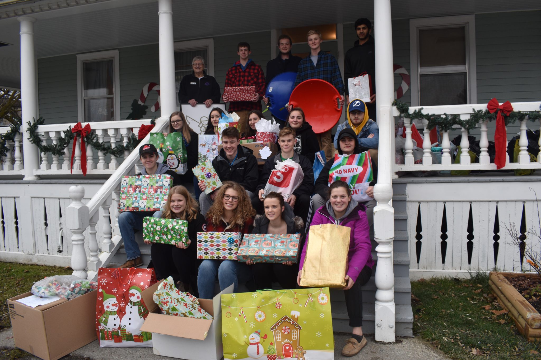 <p>JINGLE ALL THE WAY- PECI students deliver Christmas gifts for 38 children on Monday afternoon. (Jason Parks/Gazette Staff)</p>
