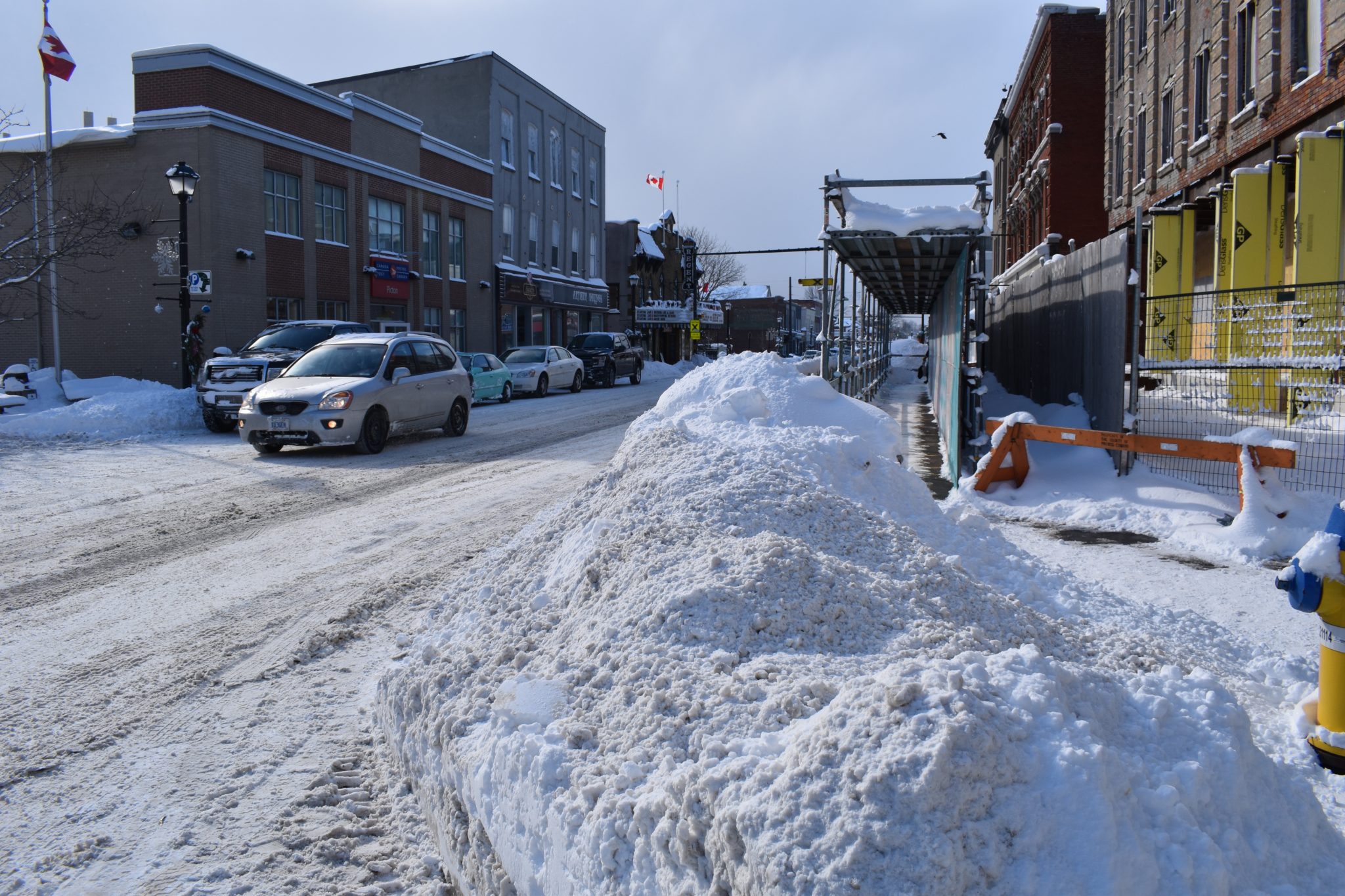 <p>DUG OUT- Motorists on Picton&#8217;s Main Street were forced to take their time on Thursday as snow banks and snow covered roadways were a fact of life as Prince Edward County continued to dig out from a major winter storm event. (Jason Parks/Gazette Staff)</p>
