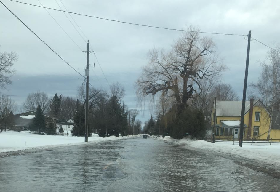<p>SOGGY COMMUTE- Drivers on County Rd. 12, also known as West Lake Road, were faced with trying conditions Sunday morning as rain water was unable to make its way through underwater drains. (Steven Arthurs for the Gazette)</p>
