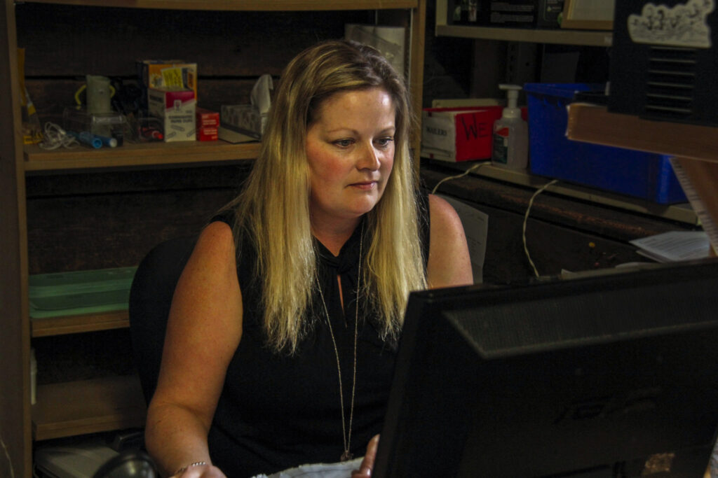 <p>LEFT OFF THE LIST- Interlibrary loan system librarian for the County of Prince Edward Jenn Kingma examines a list of outstanding requests the Southern Ontario Library Service website. The program will cease to exists as of Thurs., April 25, 2019. (Desirée Decoste/For the Gazette)</p>
