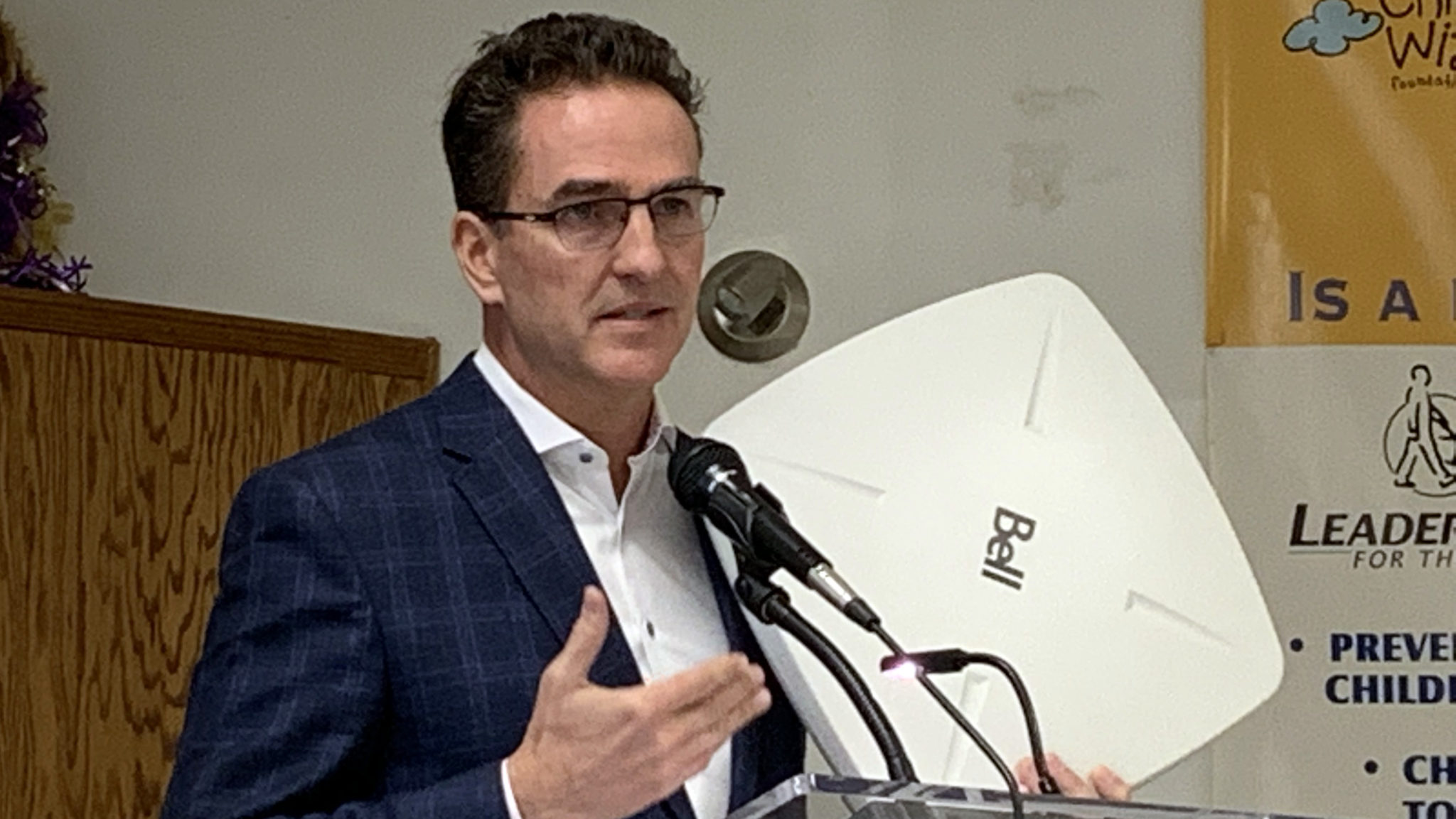 <p>New technology – Bell vice-president of product development and management Shawn Omstead shows off a new wireless antenna that can pick up a radio signal from within a 10-km radius of existing celluar towers. (Adam Bramburger/Gazette staff)</p>
