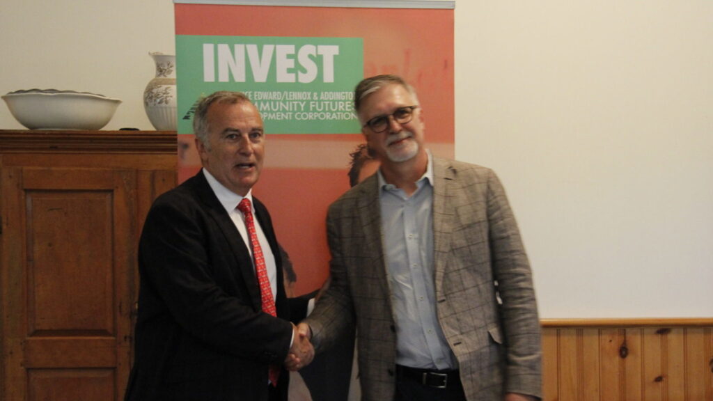 <p>DONE DEAL – MP Neil Ellis shakes hands with CEO of Screaming Power Inc., Gary Michor. (Desirée Decoste/Gazette Staff)</p>
