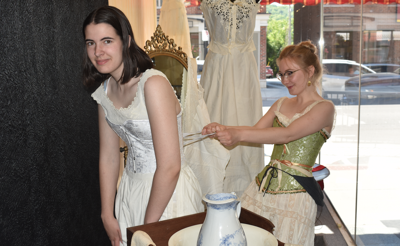 <p>THINK THIN THOUGHTS (From Left) Abbie Henderson gets some assistance from Kirstie Ross Friday at City Revival. (Jason Parks/Gazette Staff)</p>
