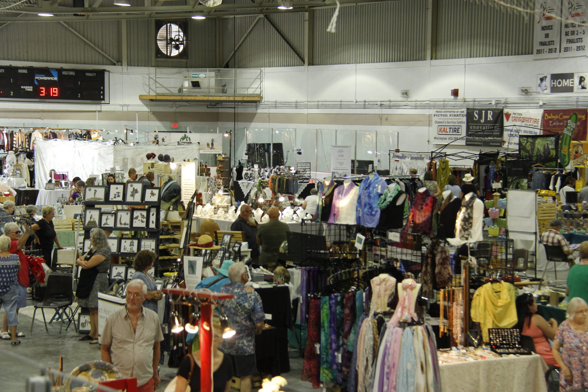 <p>RATHER CRAFTY- The Huff Estates arena floor was a busy spot on Thursday as the Prince Edward Community Centre was site of the 36th annual Prince Edward County Women&#8217;s Institute Art and Craft Sale.<br />
(Desiree Decoste/Gazette Staff)</p>
