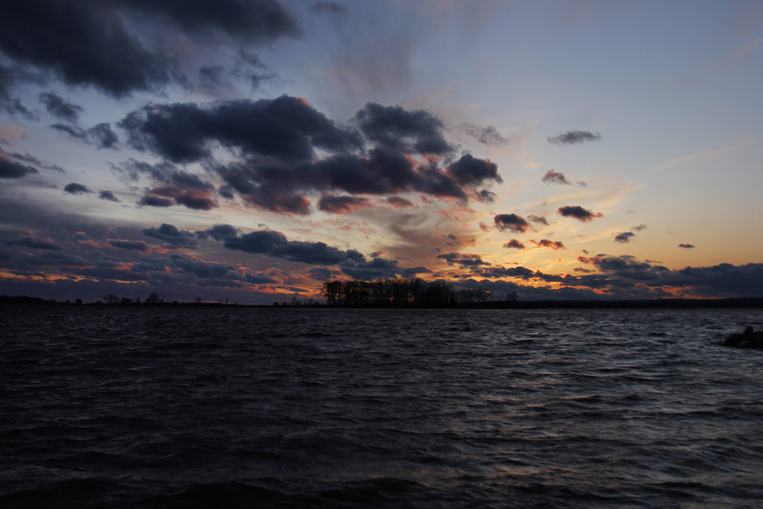 <p>Sunset on Wellers Bay. (Desirée Decoste/Gazette Staff)</p>
