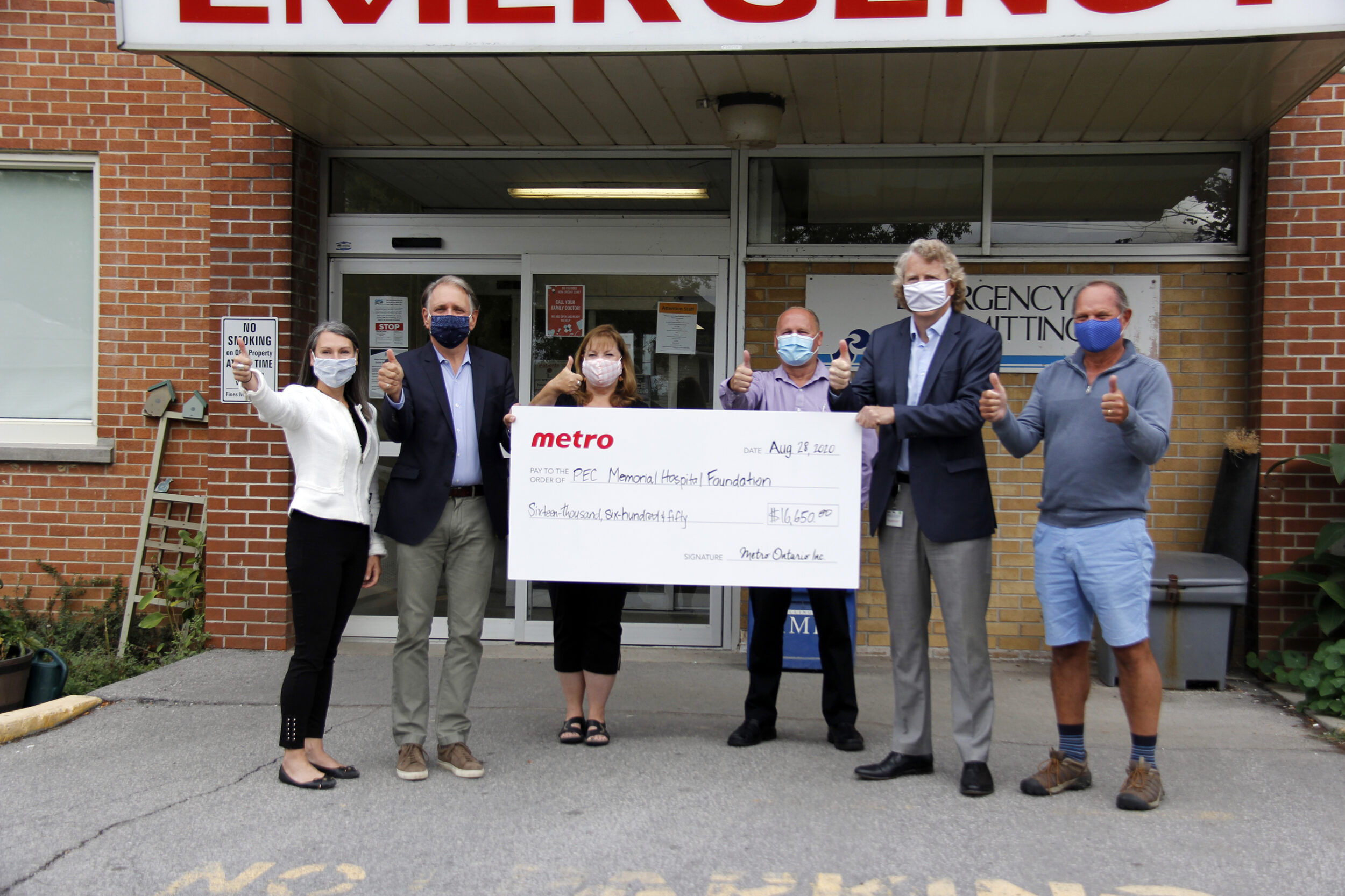 <p>WELL ROUNDED (From Left) Shannon Coull Executive Director of the PECMH Foundation, Dennis Darby Back the Build campaign co-chair, Nancy Parks Back the Build campaign co-chair, Murray Lupenette store manager of the Picton Metro, Andre Gagne vice president of Metro and Gottfried Boehringer Back the Build campaign cabinet member celebrate outside of the Emergency entrance at PECMH announcing Metro’s donation of $11,650 which was raised from the Cash Register Round up campaign at Metro. Metro head office topped the funds up to $16,650 and made a commitment to run the same campaign until 2023. (Desirée Decoste/Gazette Staff)</p>
