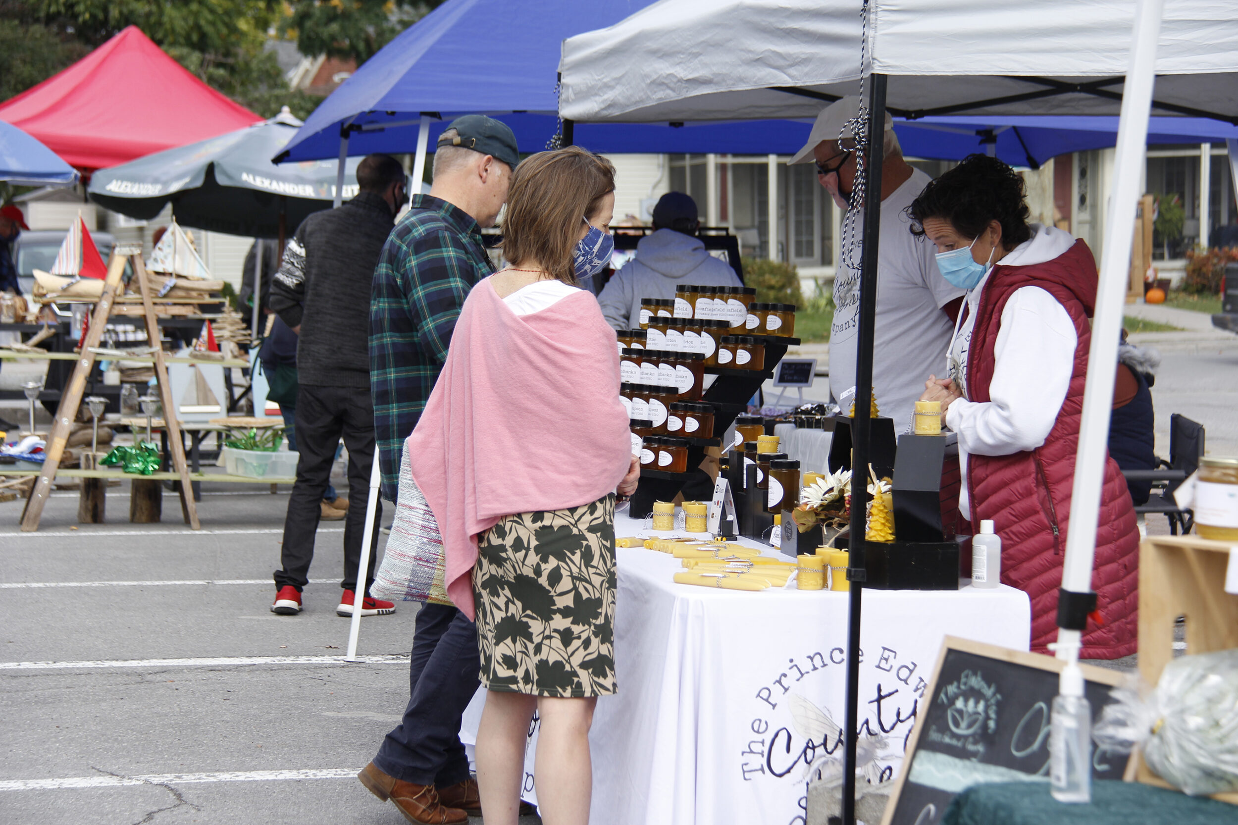 <p>SUPPORTING LOCAL Vendors and customers enjoyed the afternoon a like as the first Picton Town Hall Farmers Market to happen this century. The Picton Town Hall Board of Management have been working to get a farmers market up and running since the inauguration of the board in 2019. (Desirée Decoste/Gazette staff)</p>
