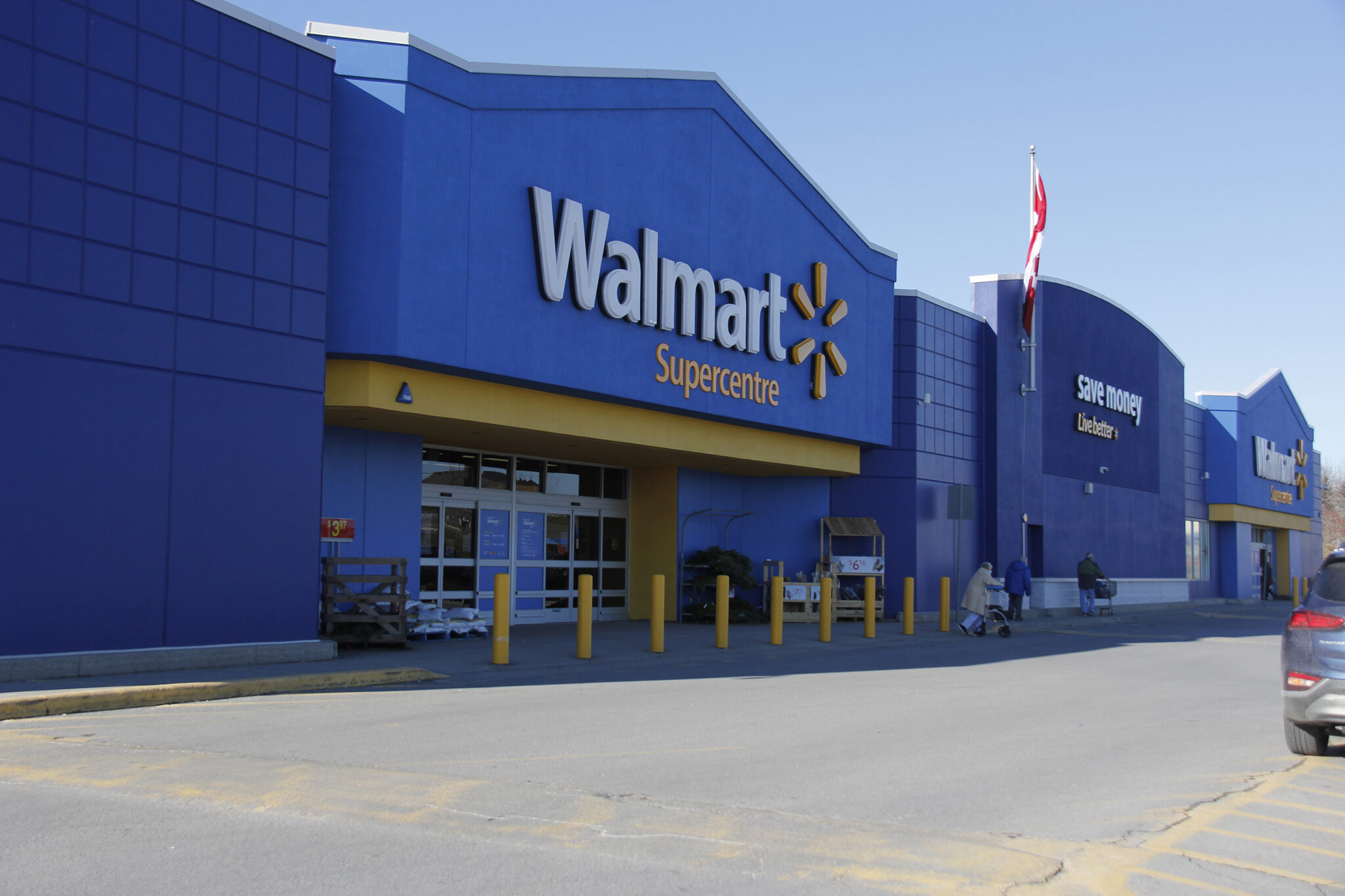 <p>Walmart in Trenton, ON. (Desirée Decoste/Gazette Staff)</p>
