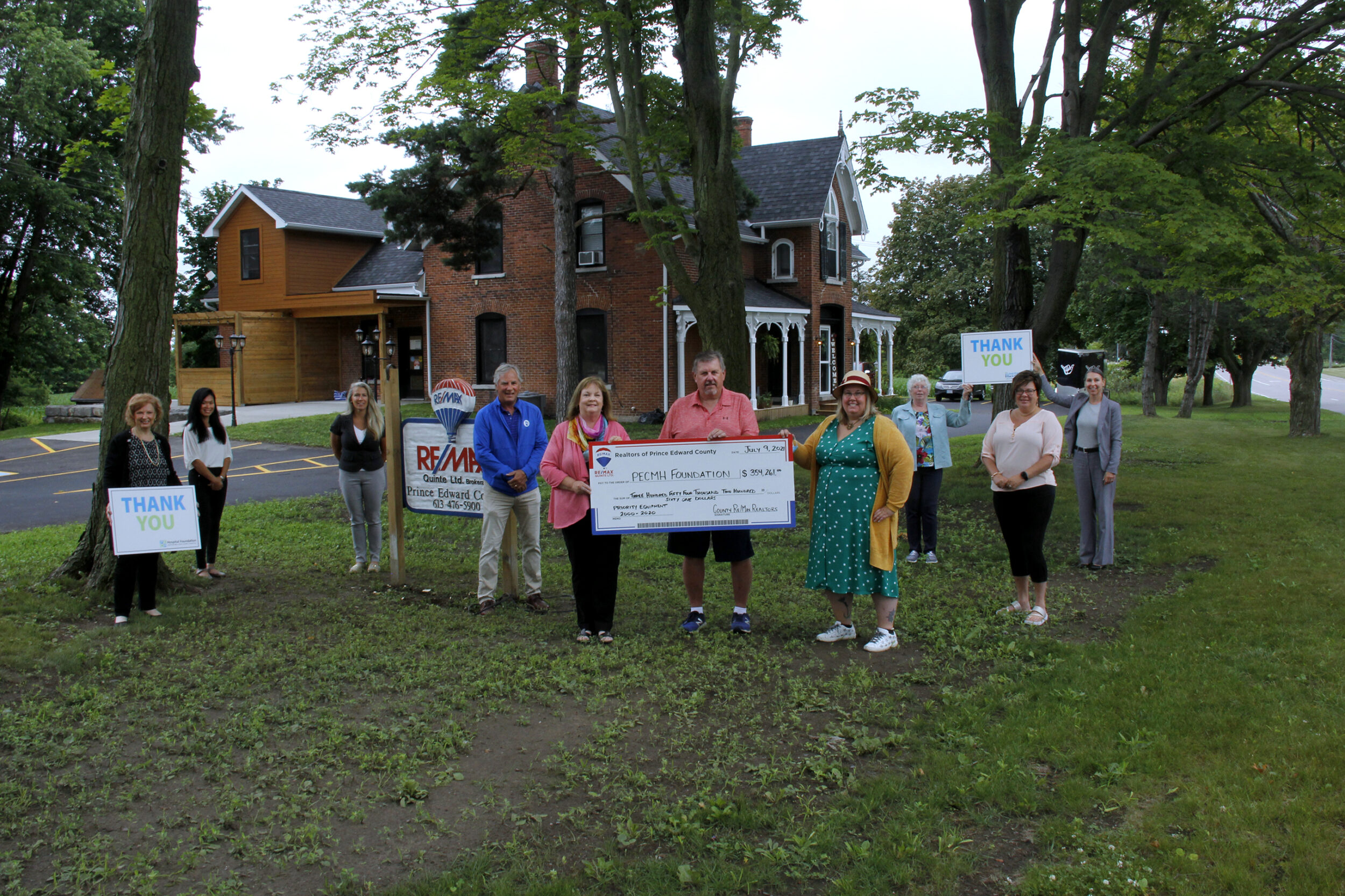 <p>Pictured at RE/MAX from left: Barbara McConnell, chairperson of the PECMH Foundation board; Que Colby, sale representative with RE/MAX Quinte; Debra McKinney, sales representative with RE/MAX Quinte; Sean McKinney, broker with RE/MAX Quinte; Nancy Parks, Back the Build campaign co-chairperson; Kevin Gale, sales representative with RE/MAX; Briar Boyce, senior development officer with the PECMH Foundation; Sherry Tait, board member with PECMHF; Mary Jane Mills, sales representative with RE/MAX Quinte and Shannon Coull, executive director of the PECMH Foundation. (Desirée Decoste/Gazette staff)</p>
