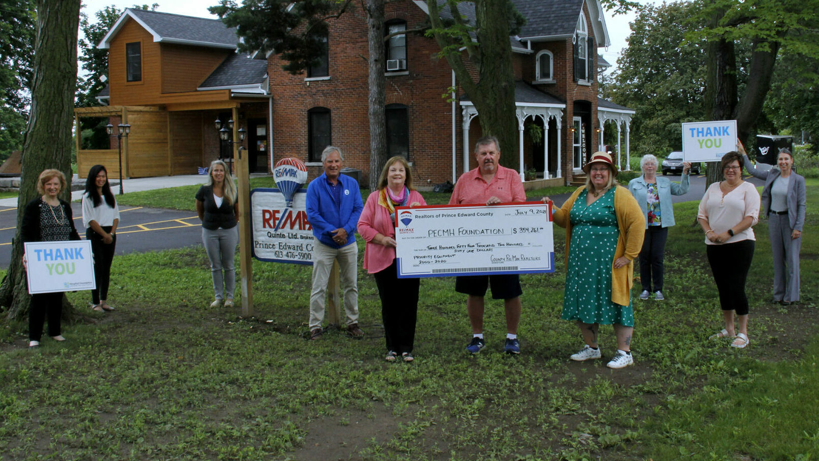 <p>Pictured at RE/MAX from left: Barbara McConnell, chairperson of the PECMH Foundation board; Que Colby, sale representative with RE/MAX Quinte; Debra McKinney, sales representative with RE/MAX Quinte; Sean McKinney, broker with RE/MAX Quinte; Nancy Parks, Back the Build campaign co-chairperson; Kevin Gale, sales representative with RE/MAX; Briar Boyce, senior development officer with the PECMH Foundation; Sherry Tait, board member with PECMHF; Mary Jane Mills, sales representative with RE/MAX Quinte and Shannon Coull, executive director of the PECMH Foundation. (Desirée Decoste/Gazette staff)</p>
