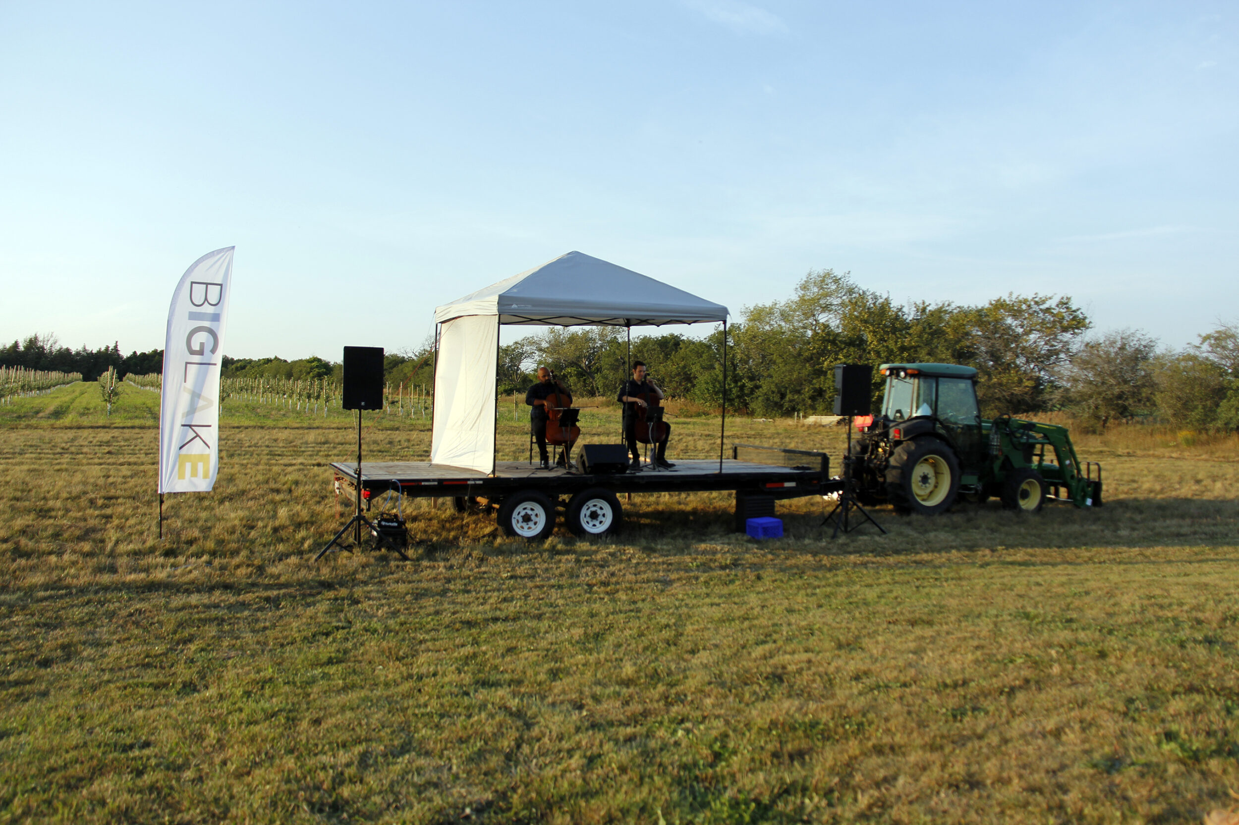 <p>Cellists from Toronto Amahl Arulanandam and Brian Holt, known as VC2, played at Lock Mór Cidery on Tuesday as part of the inaugural Big Lake Festival in 2021.<br />
 (Desirée Decoste/Gazette staff)</p>
