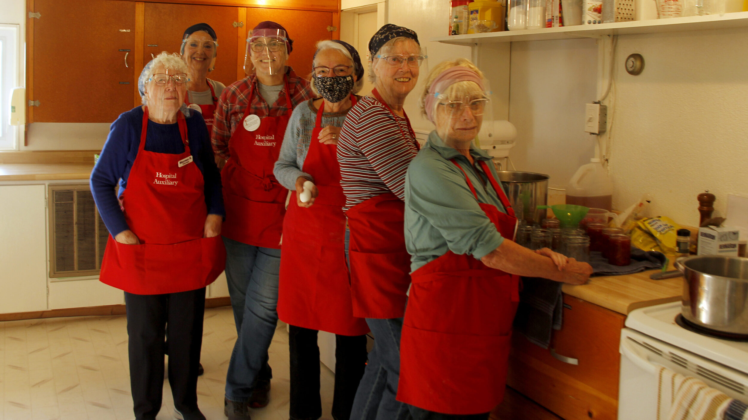 <p>PERFECTLY PRESERVED Members of the PECMH Auxiliary’s Perfectly Preserved canning team (left) Maureen Rudd, Dorothy Speirs-Vincent, Laura Bryan, Beverly Thompson, Denise Linnett and Jane Winwood, stopped for a second for a picture before continuing in the kitchen at South Bay United Church preparing products for markets as well as the upcoming Festival of Trees. (Desirée Decoste/Gazette staff)</p>
