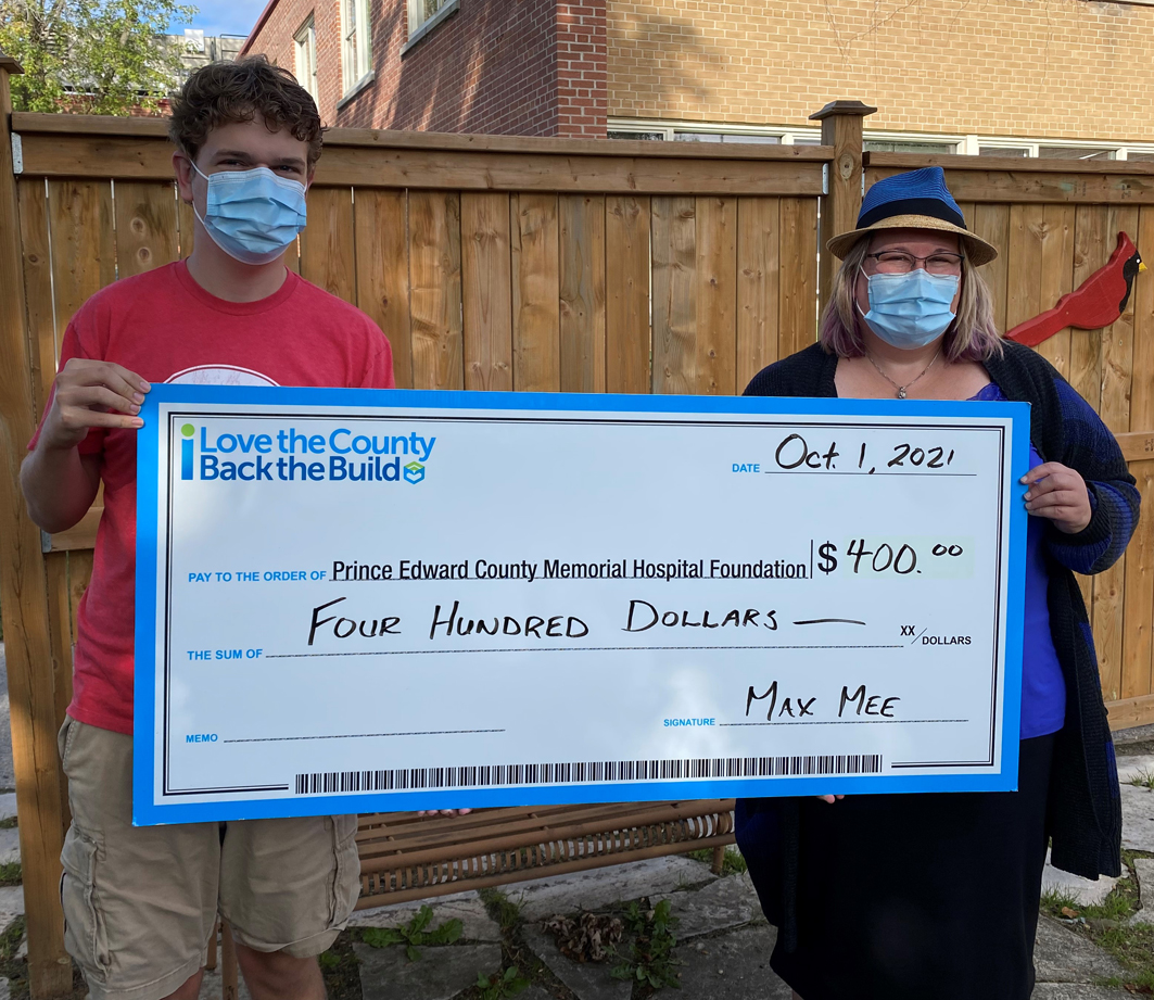 <p>HAPPY DONATION Max Mee of Many Happy Returns presents a cheque for $400 to Briar Boyce of the Prince Edward County Memorial Foundation Friday.  (Aynsley Emlaw photo)</p>
