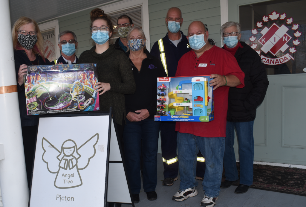 <p>BACK AT IT- (From Left) Children’s Foundation Executive Director Kim Henry, Firefighter Elmer Bently, CF Program Coordinator Kaitlyn Saseniuk, Angel Tree volunteers David Johnson and Rozanna MacInnes, firefigher John Thiessen and Angel Tree volunteer Scott Whitlock and program coordinator Sue Rose at the Angel Tree Office opening Friday.<br />
(Jason Parks/Gazette Staff) </p>
