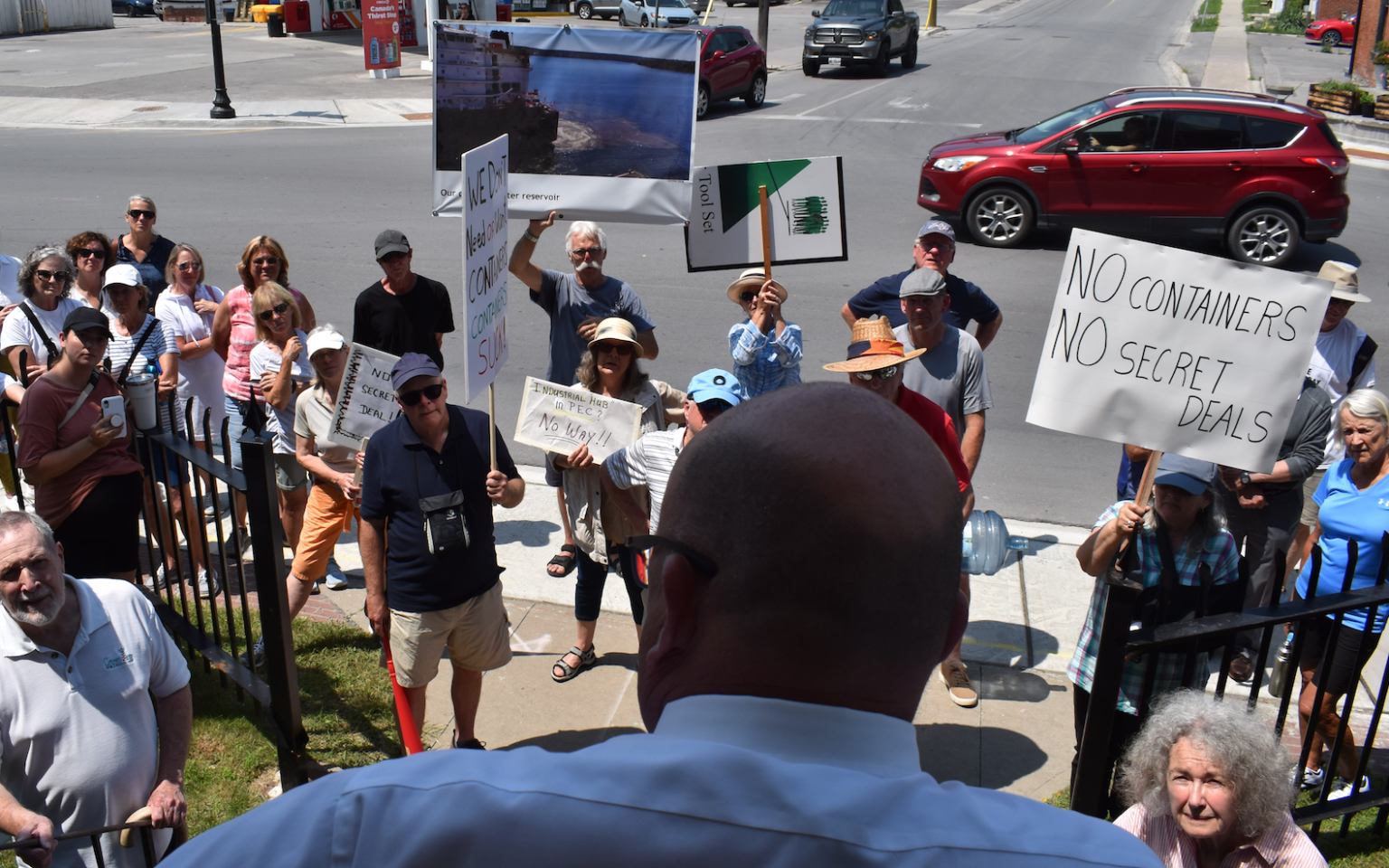 <p>Over 60 local residents descended upon Shire Hall Monday afternoon to voice their displeasure at any potential deal County Council might strike with Picton Terminals. (Above) County of Prince Edward Mayor Steve Ferguson came out to address the protesters prior to the meeting. Ultimately,  council held a special closed session meeting with no motion arising at the close of the preceedings.<br />
(Jason Parks/Gazette Staff)</p>
