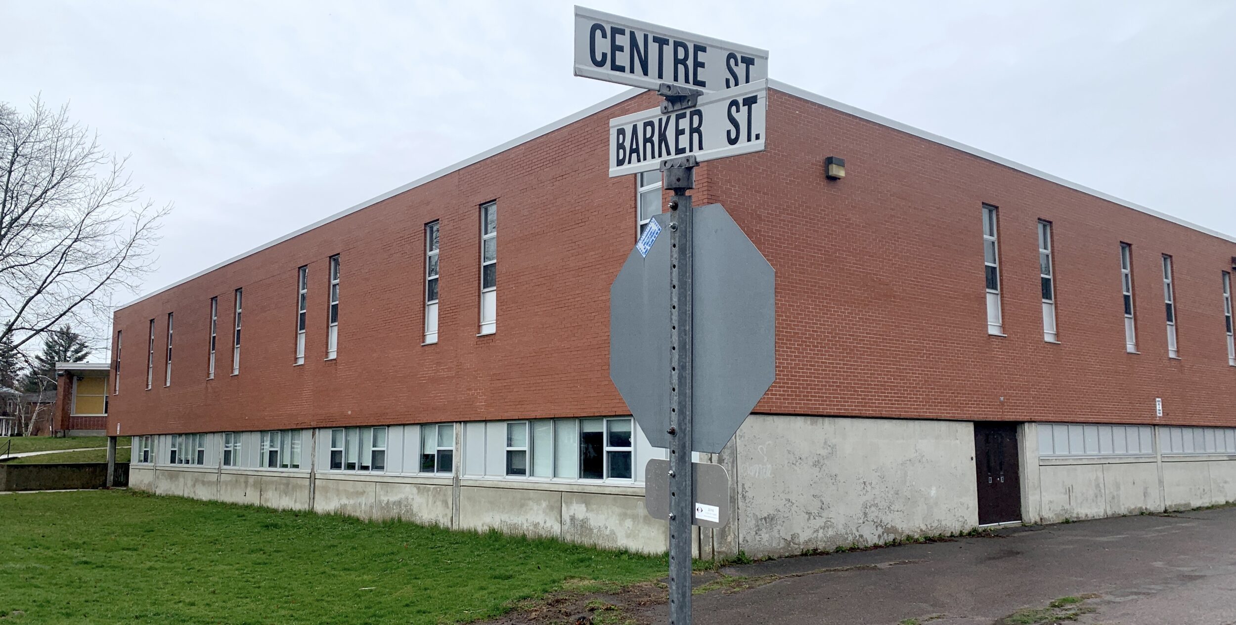 <p>The former Queen Elizabeth elementary school.  (Jason Parks/Gazette Staff)</p>
