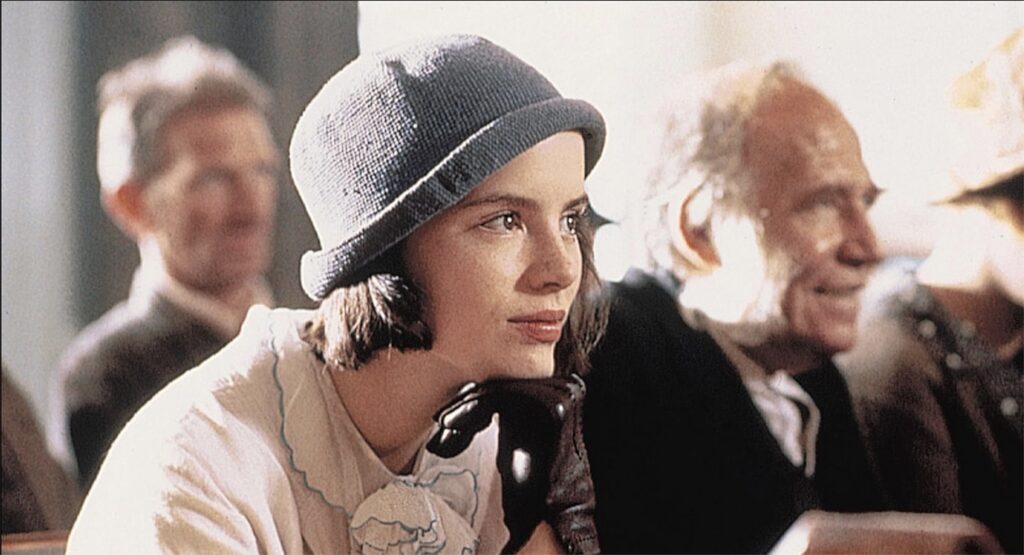 <p>Kate Beckinsale as Flora Poste in Cold Comfort Farm</p>
