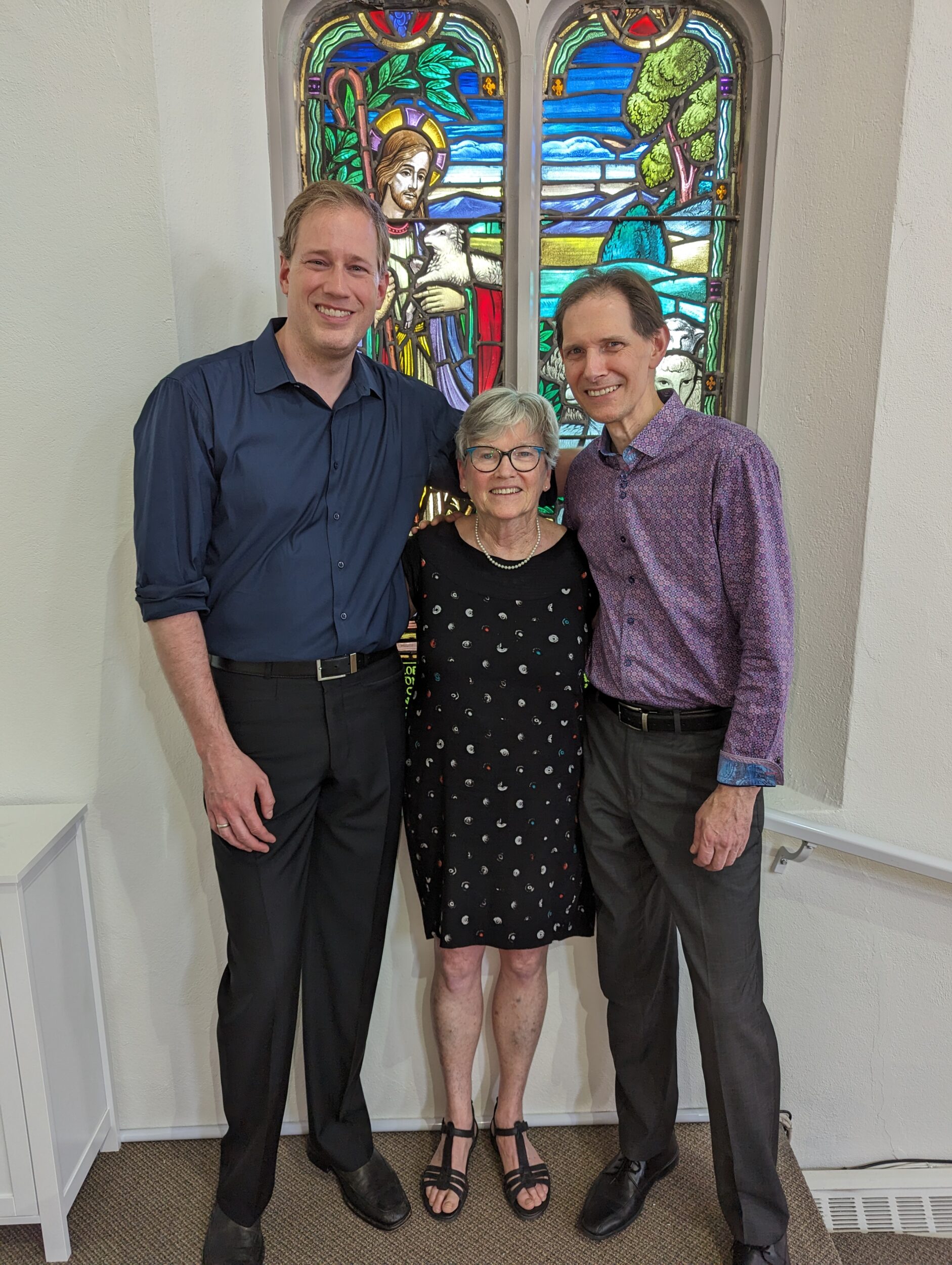 <p>Violinist Jonathan Crow, Maureen Dunn (Chair of PECCMF) and cellist Paul Marleyn (Photo: Chris Fanning)</p>
