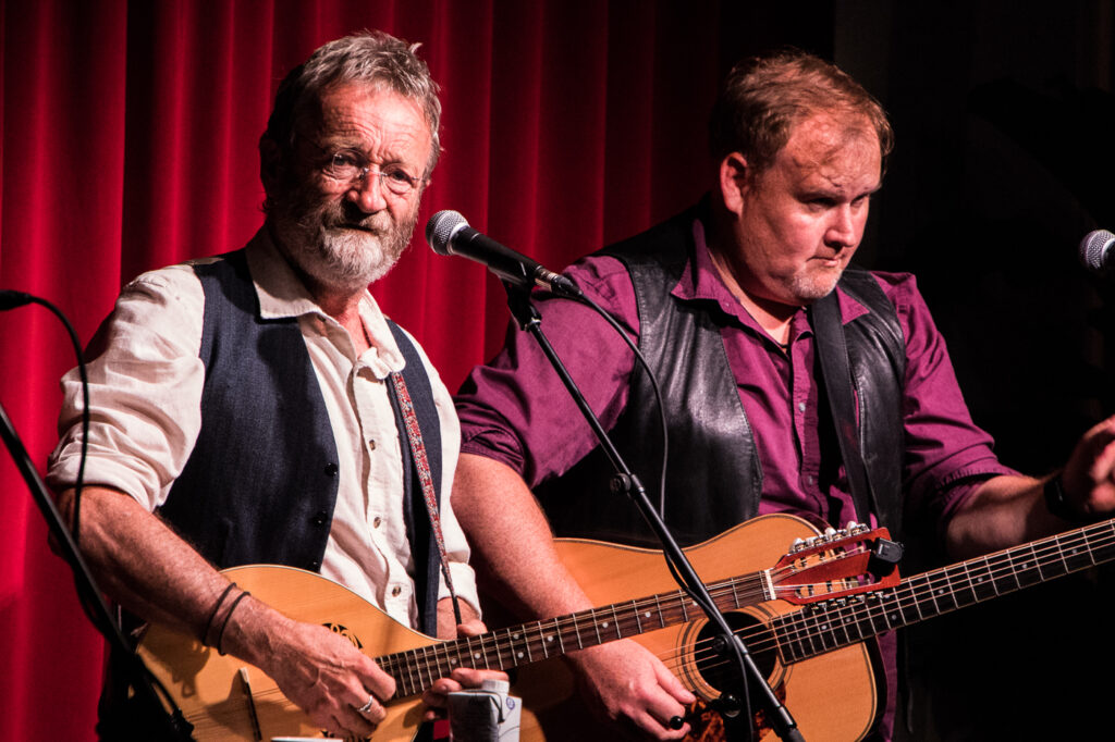 <p>David Francey and Chris Murphy (Photo: Stuart Roberts – Photo Roadies)</p>
