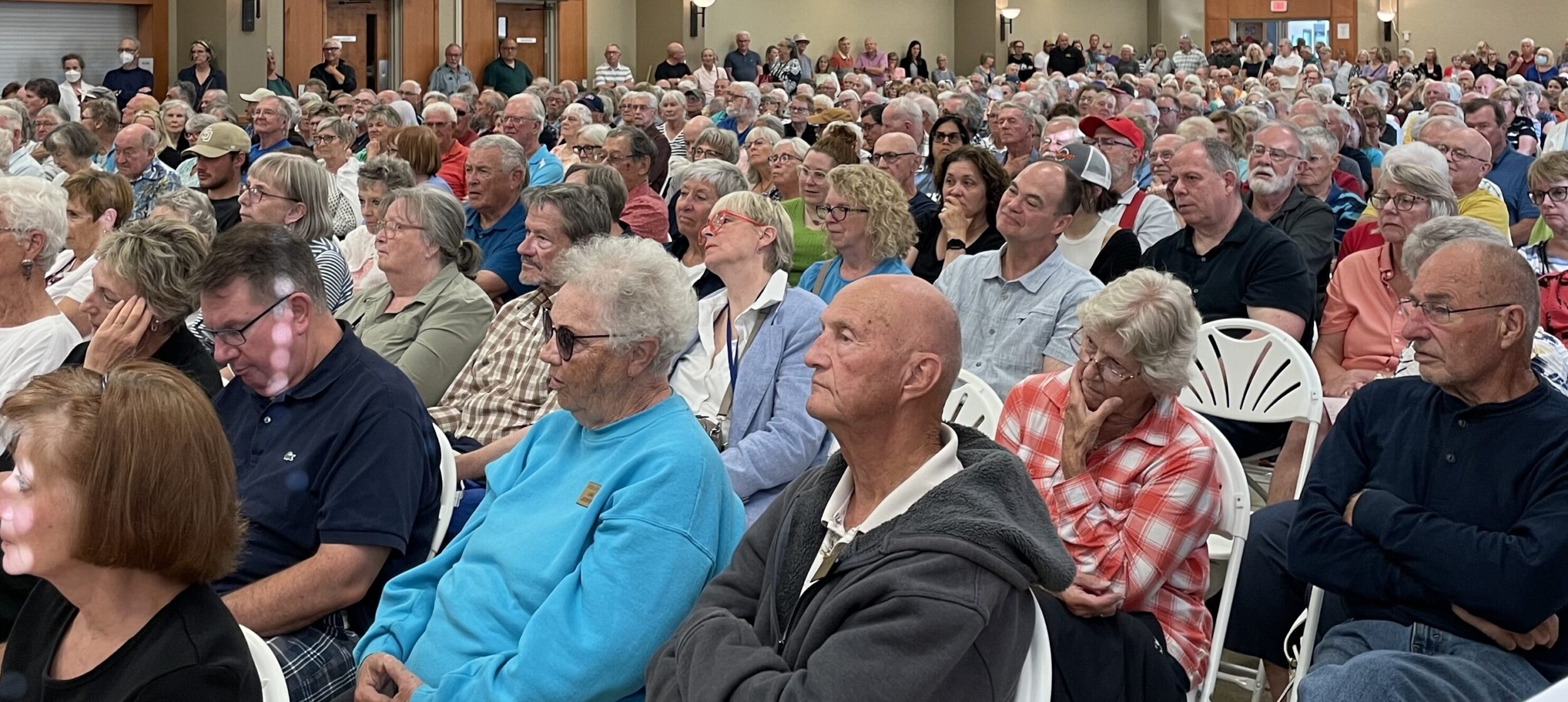 <p>It was a standing room only crowd at Highline Hall last week to hear lawyer Andrew Biggart poke holes in the County’s Regional Master Water Plan. (Karen Valihora/Gazette Staff)</p>
