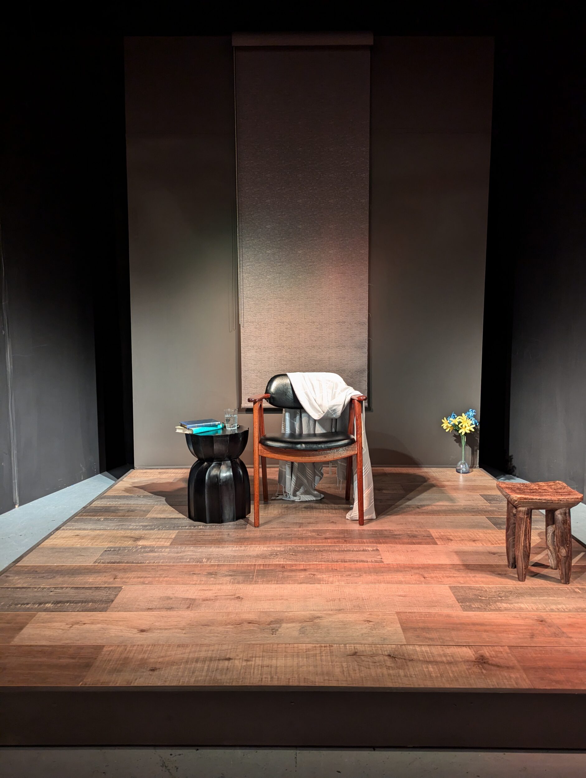 <p>Stage set for The Year of Magical Thinking, Mount Tabor Theatre (Photo: Chris Fanning)</p>
