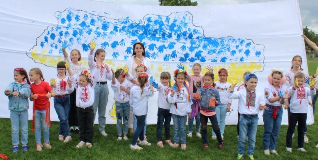<p>School children in Krasyliv, Ukraine. (Cities4cities.eu photo)</p>
