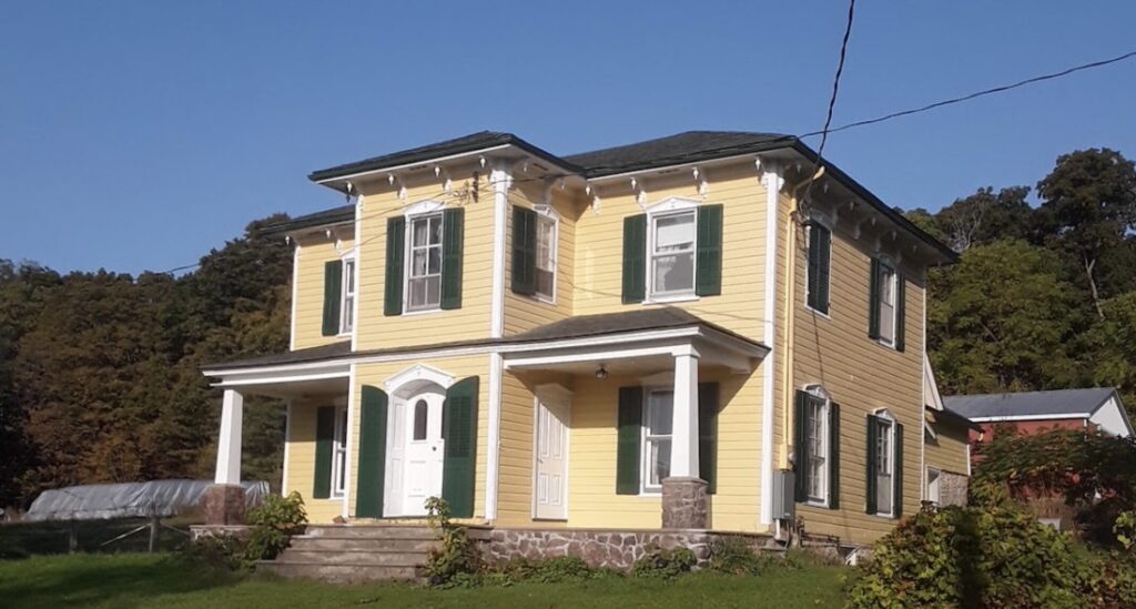 <p>The Kerr/Vandusen/McGrath house on Morrison Point Road dates to 1832.</p>
