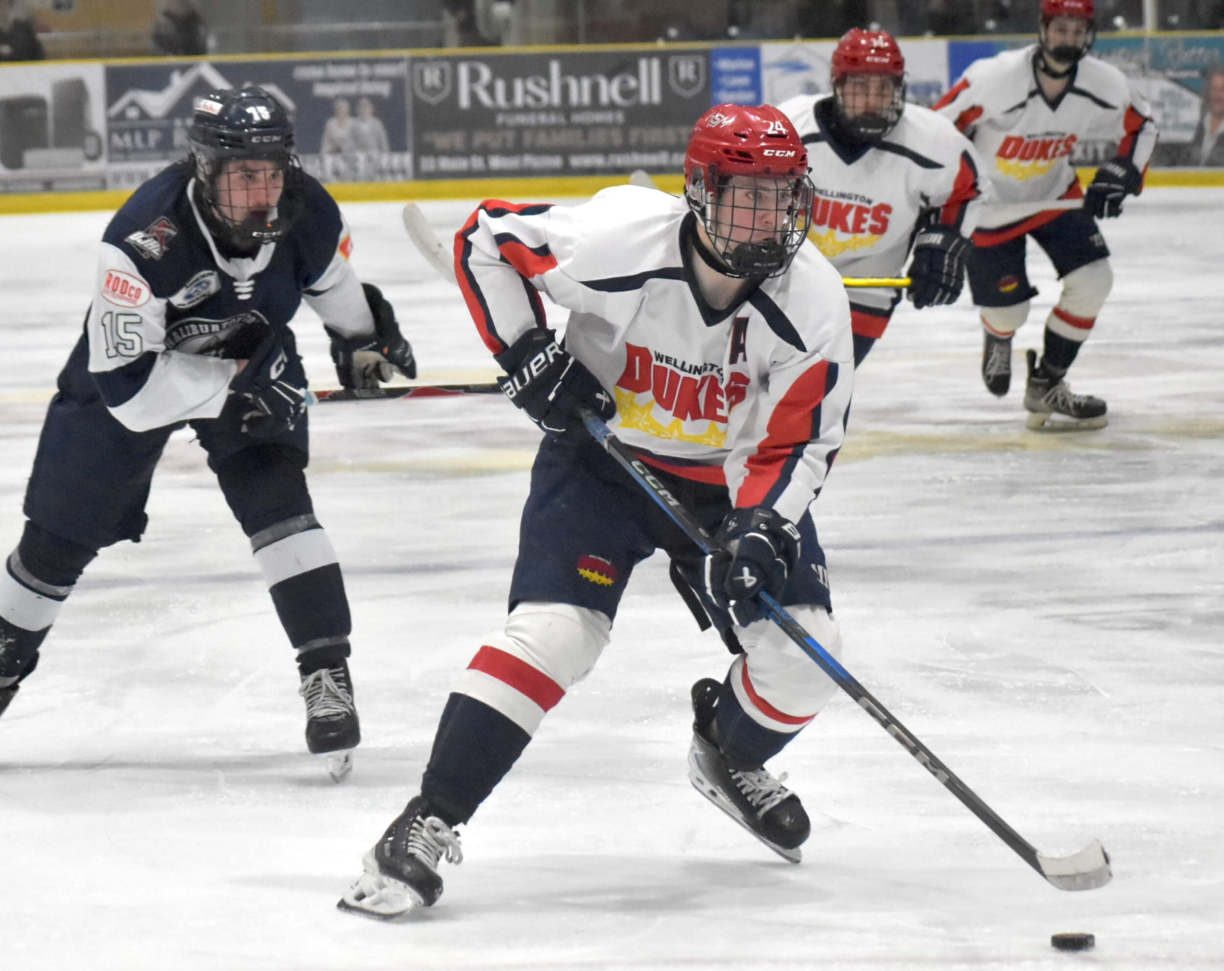 <p>Wellington’s Cole Ellis gains a stride on Haliberton’s Chase Del Colombo during Friday night’s 5-1 loss. (Jason Parks/Gazette Staff)</p>
