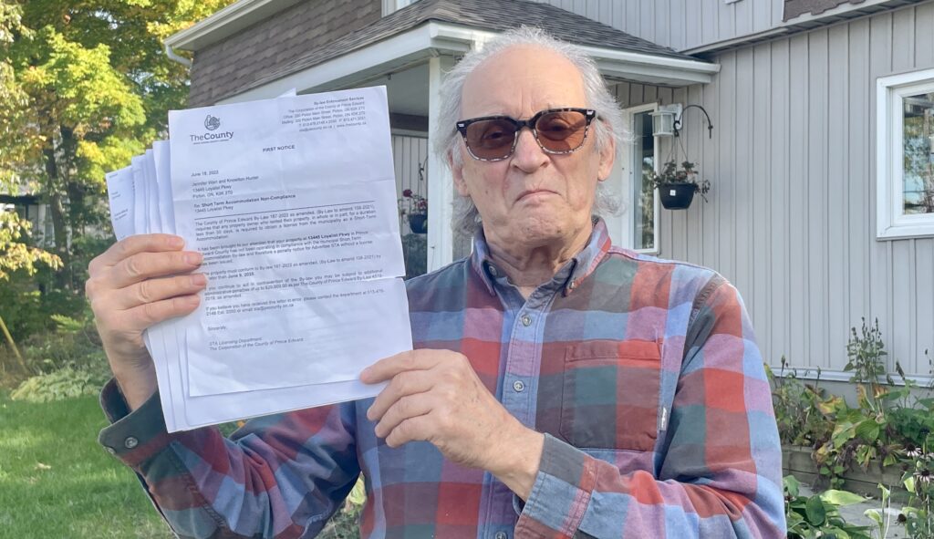 <p>Resident Knowlton Hunter with correspondence from Prince Edward County’s Bylaw department. (Jason Parks/Gazette Staff)</p>

