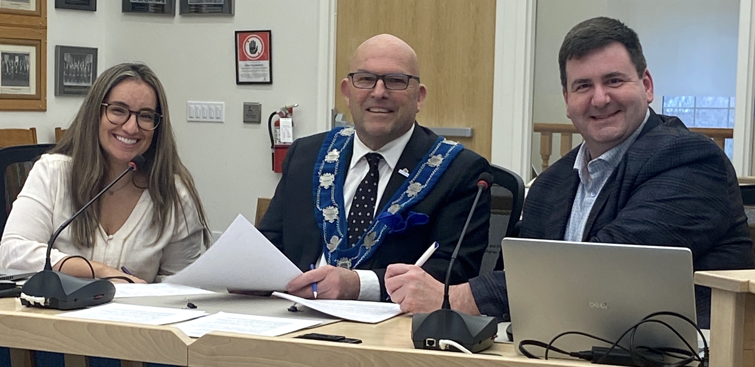 <p>County Clerk Catalina Blumenberg, Mayor Steve Ferguson and newly minted CAO Adam Goheen. (Supplied Photo)</p>
