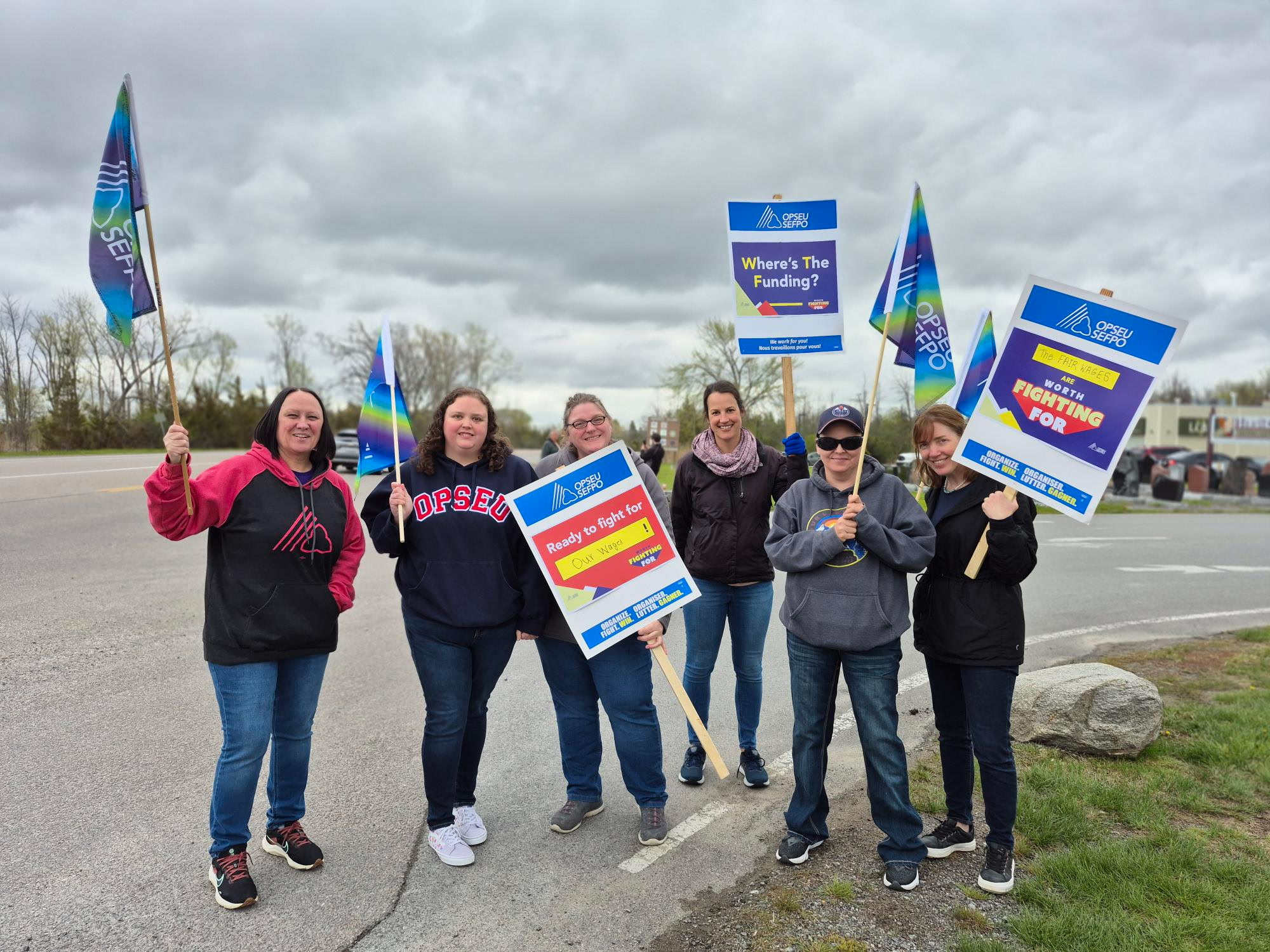 <p>Community Living staff formed a picket line along Highway 62 in Rossmore on Friday (Eleanor Zichy / Gazette Staff)</p>
