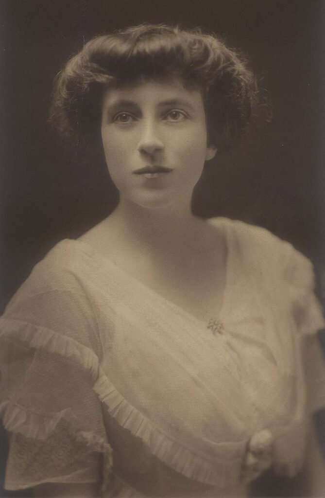 <p>Gena Branscombe</p>
