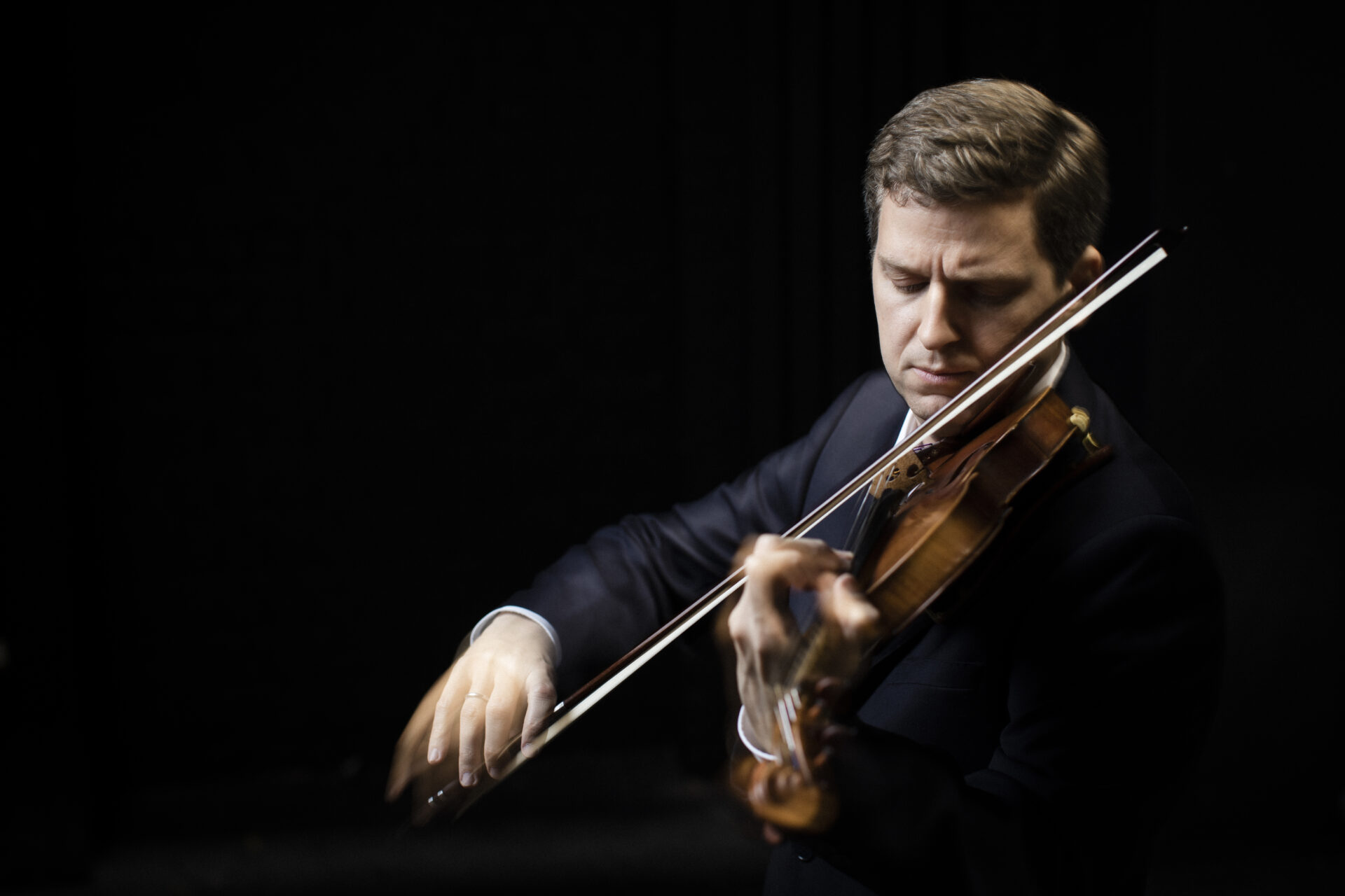 <p>James Ehnes (Photo by Benjamin Ealovega) </p>
