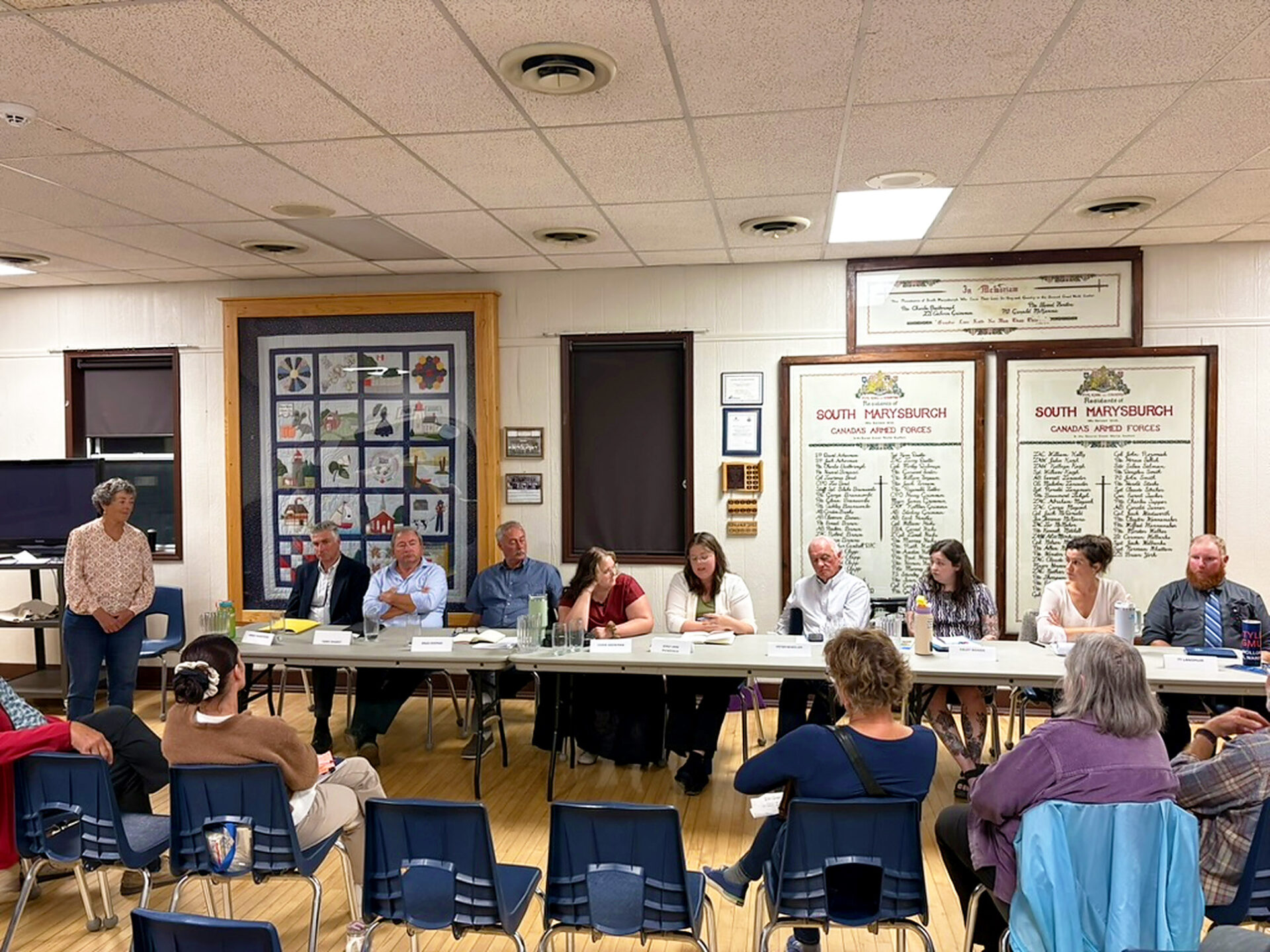 <p>Mayoral, councillor and trustee candidates meet the public. (Photo: Brittiny Blodgett/Gazette Staff)</p>
